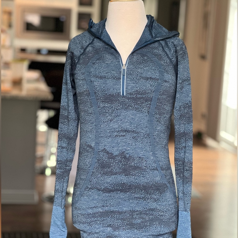 LIKE NEW Lululemon half zip top. No visible wear or piling. Size 4